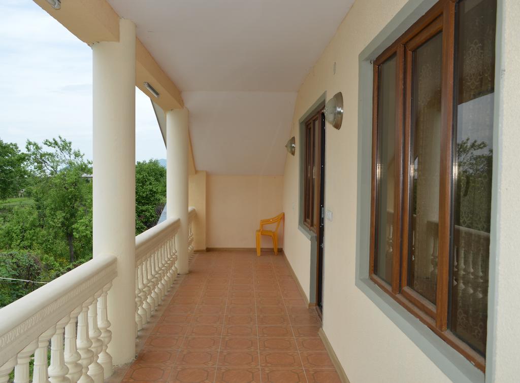 Nona Guest House Shilda Exterior photo